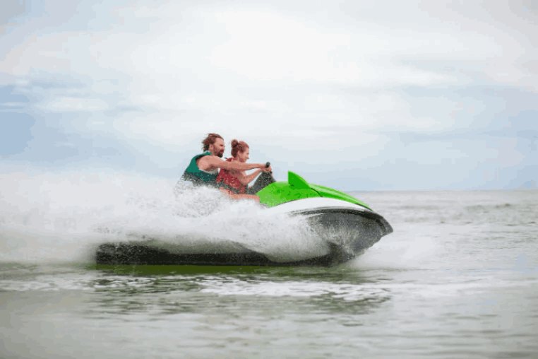 Jet ski na represa de Igaratá